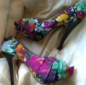 Madden Girl peep toe floral heels sz 7.5